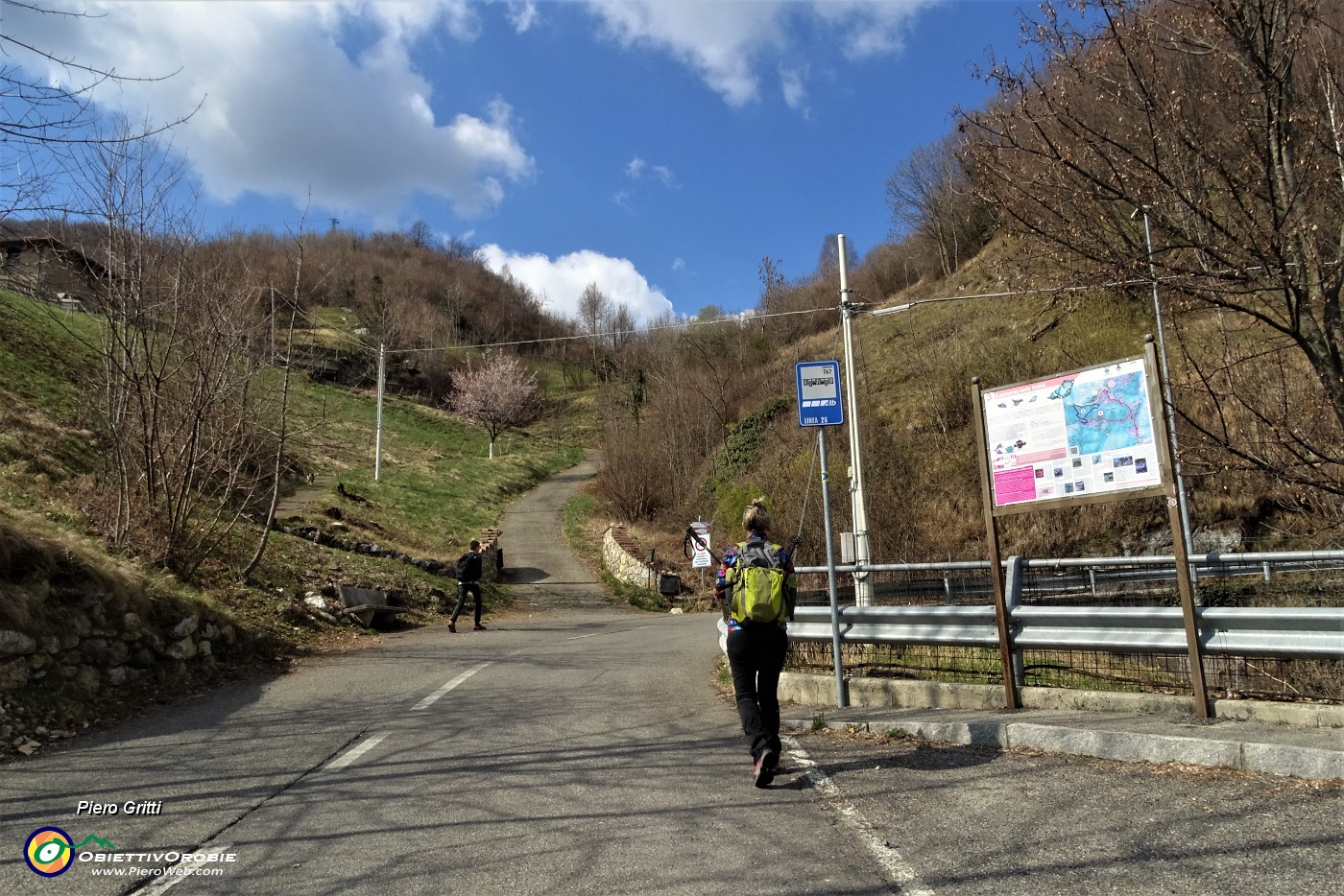 07 Dal parcheggio di Monte di Nese prendiamo il segnavia 531 per Filaressa-Salmezza.JPG